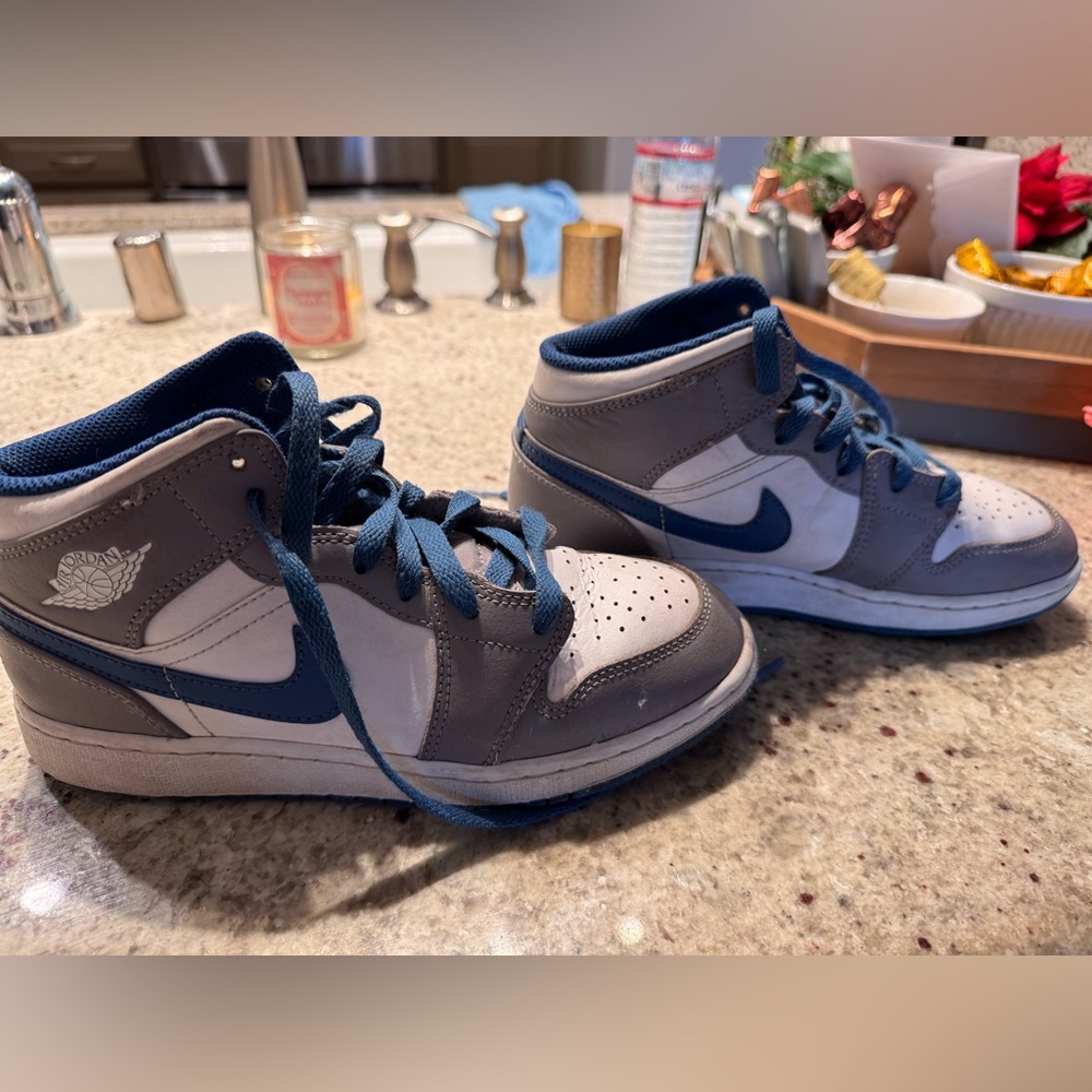 Nike Jordan 1s Kids Size 5Y